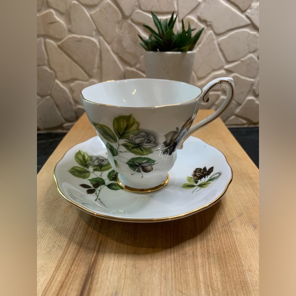 ROYAL GRAFTON | Black Rose Fine Chiba Tea Cup and Saucer Set